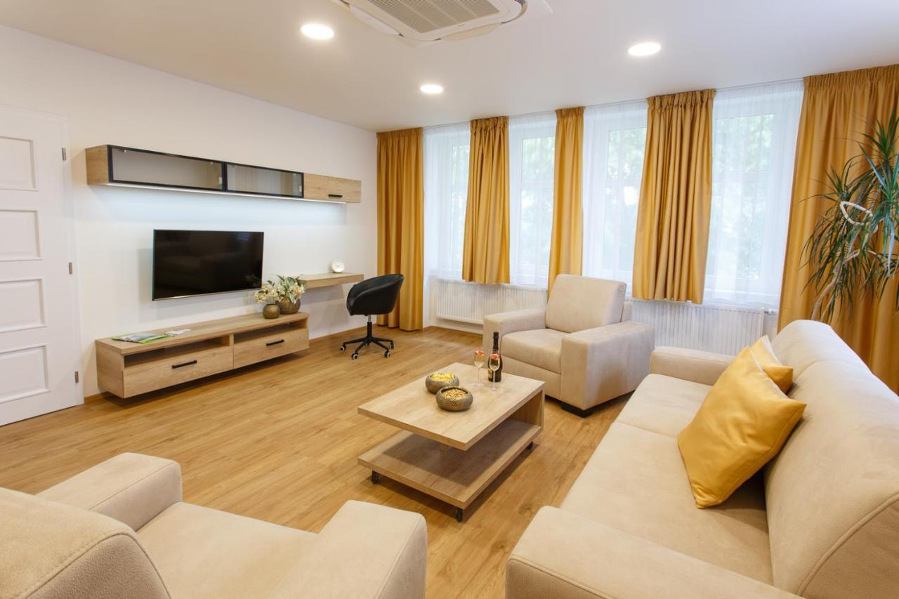 Apartments Villa Whitehouse Острава Екстер'єр фото