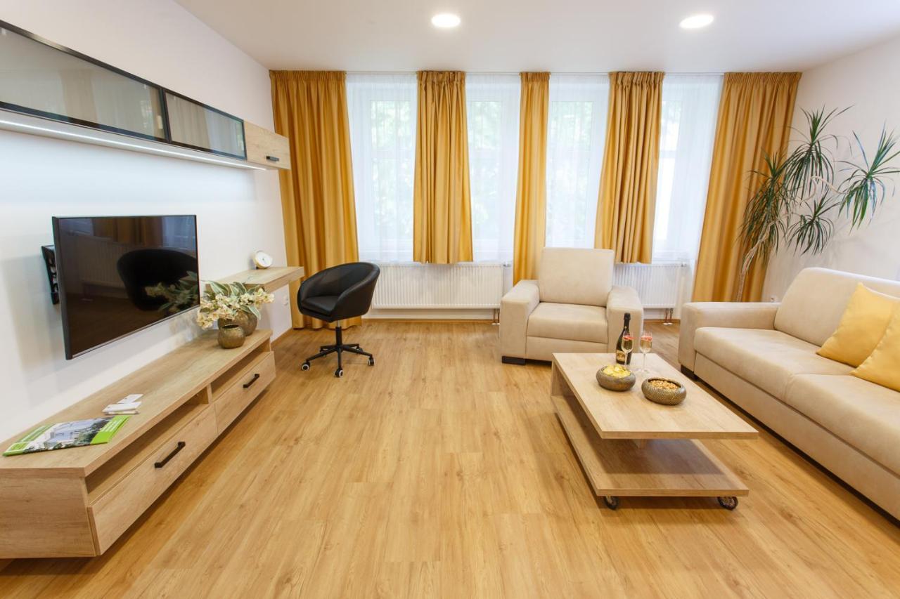 Apartments Villa Whitehouse Острава Екстер'єр фото