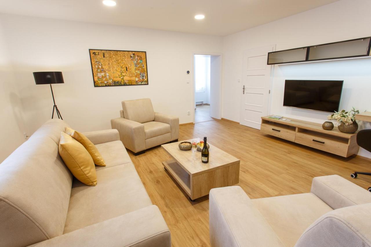 Apartments Villa Whitehouse Острава Екстер'єр фото