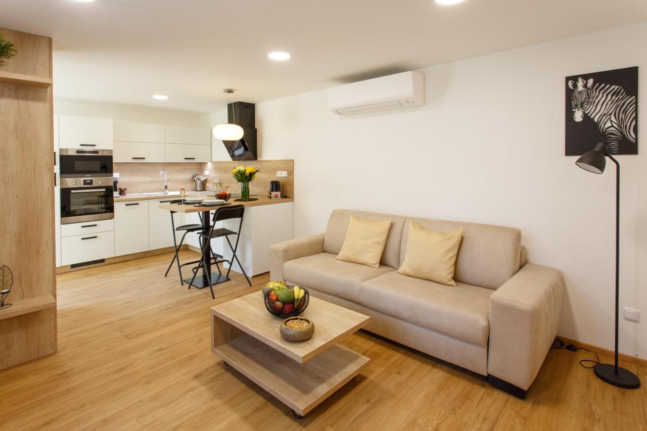 Apartments Villa Whitehouse Острава Екстер'єр фото