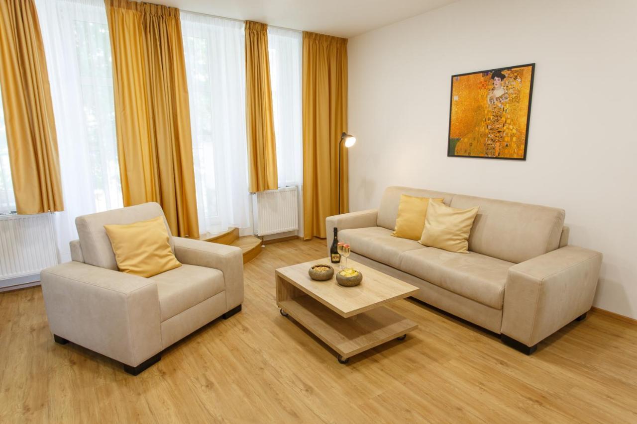 Apartments Villa Whitehouse Острава Екстер'єр фото